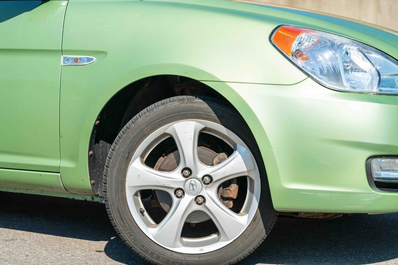 2009 Hyundai Accent SE Photo