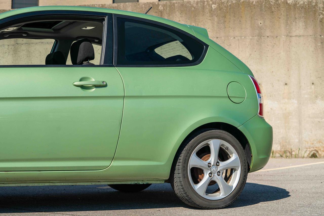 2009 Hyundai Accent SE Photo