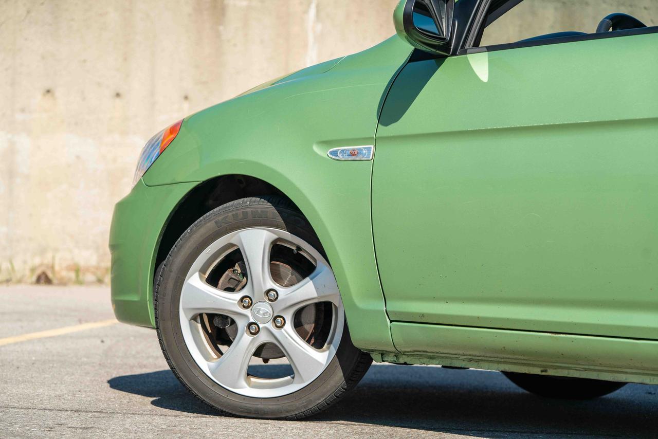 2009 Hyundai Accent SE Photo