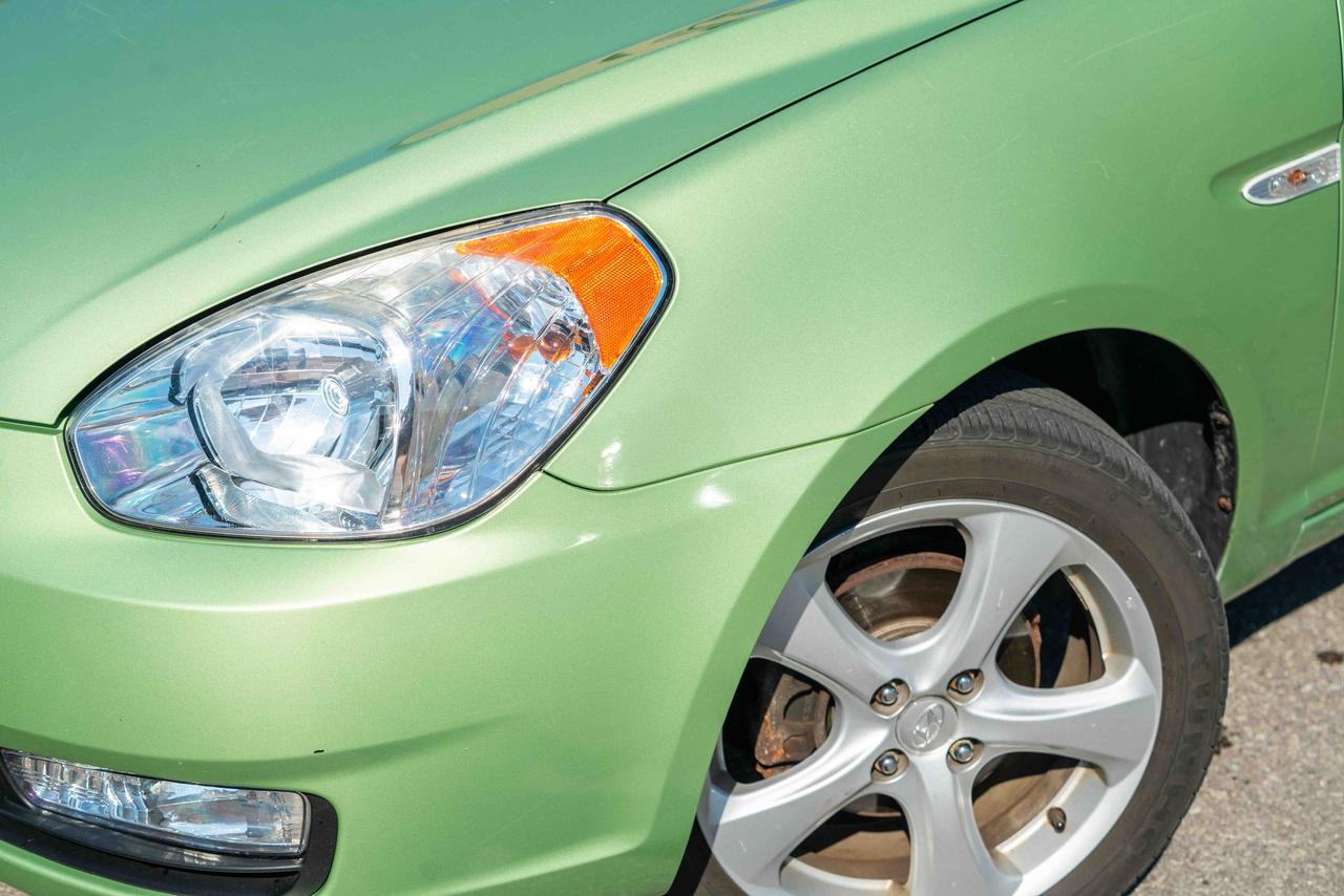 2009 Hyundai Accent SE Photo