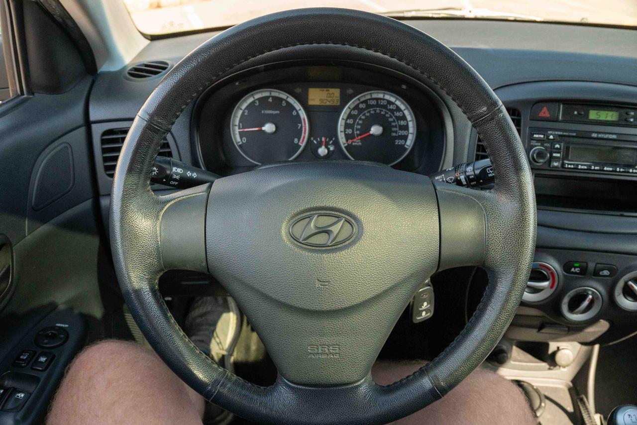 2009 Hyundai Accent SE Photo