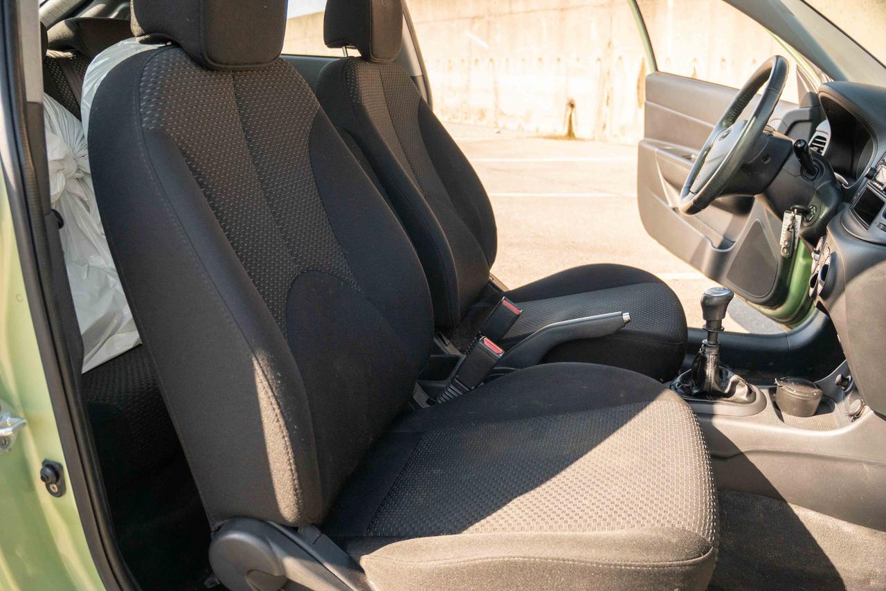 2009 Hyundai Accent SE Photo