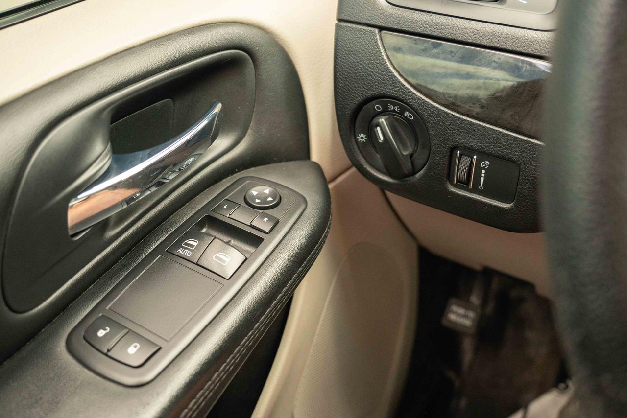 2015 Dodge Grand Caravan SXT Photo