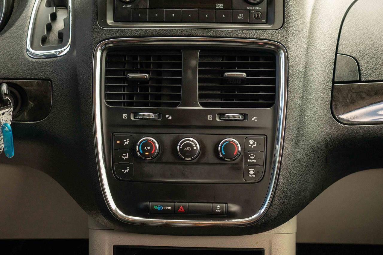 2015 Dodge Grand Caravan SXT Photo