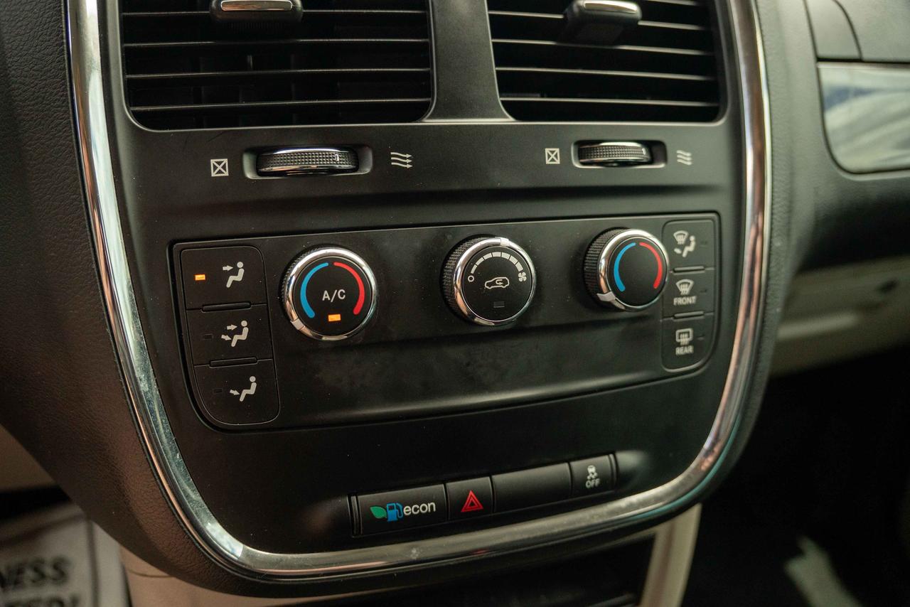 2015 Dodge Grand Caravan SXT Photo