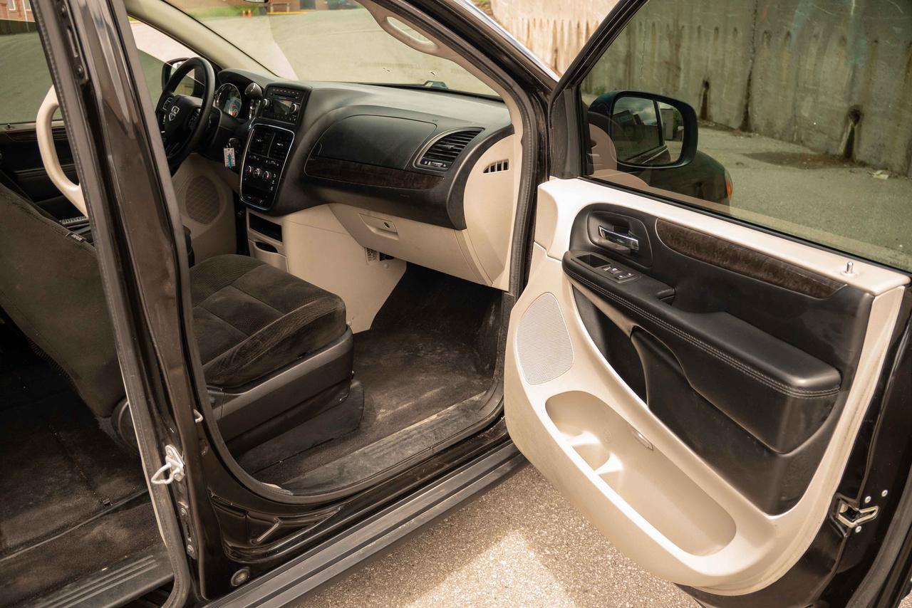 2015 Dodge Grand Caravan SXT Photo