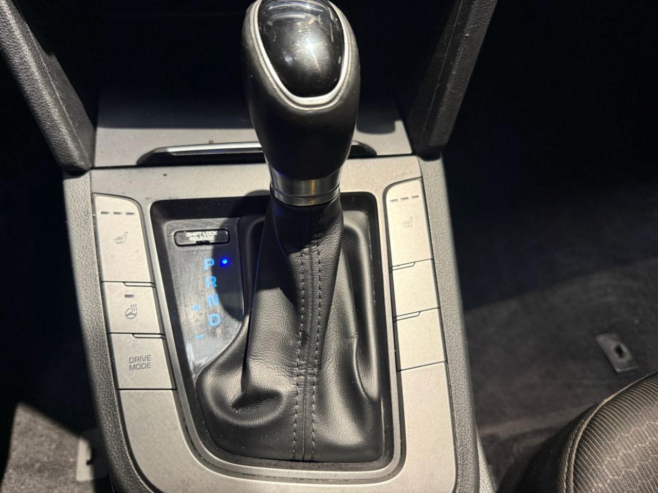 2017 Hyundai Elantra 4dr Sdn Auto GLS Photo