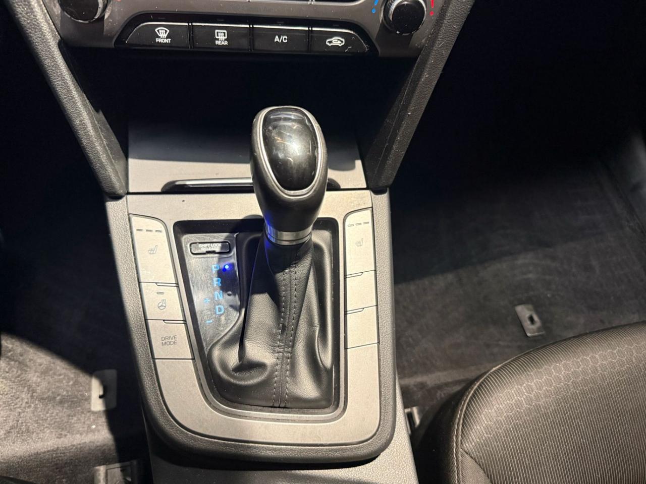2017 Hyundai Elantra 4dr Sdn Auto GLS Photo