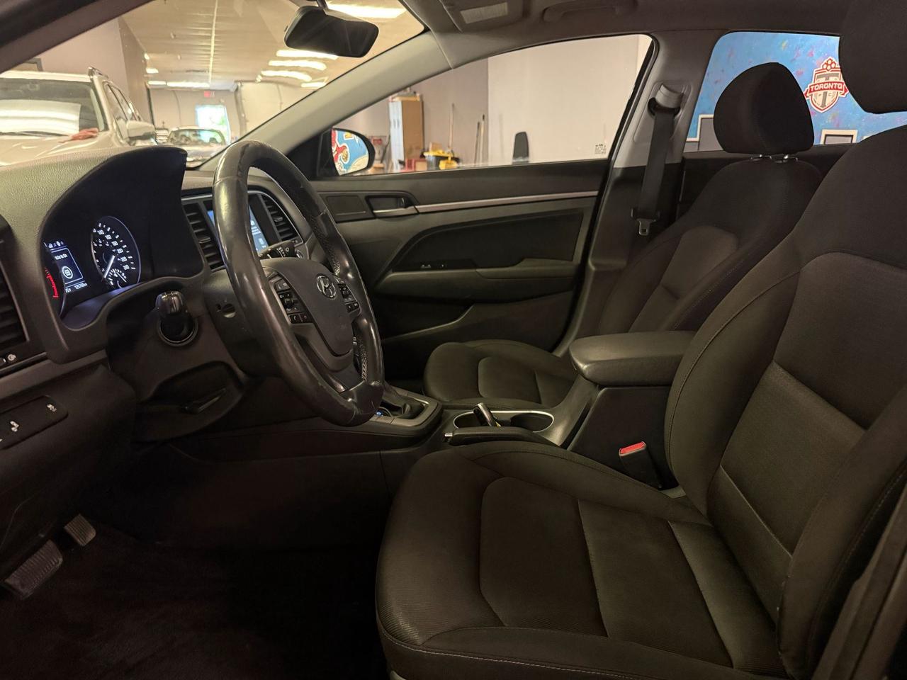 2017 Hyundai Elantra 4dr Sdn Auto GLS Photo