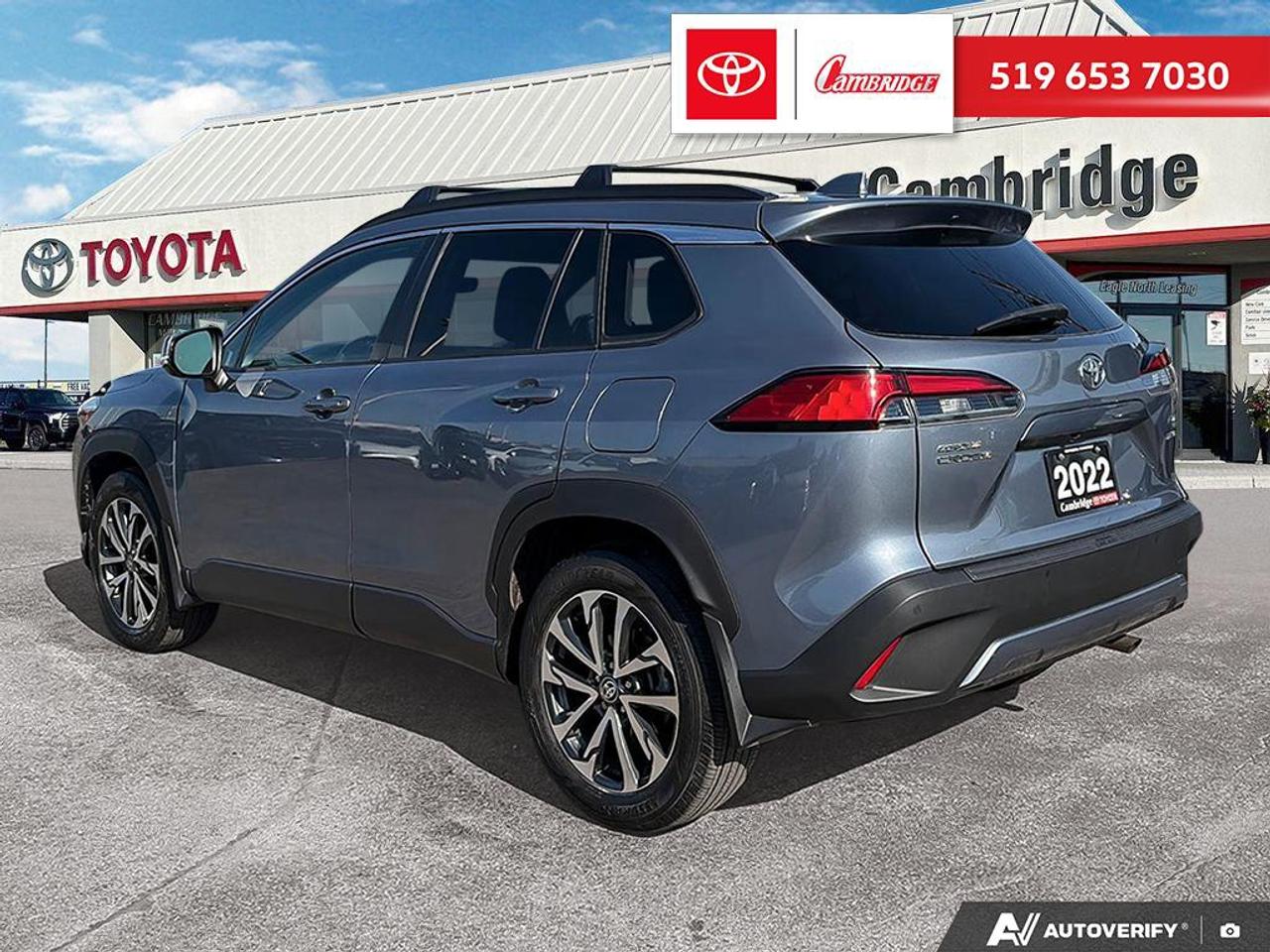2022 Toyota Corolla Cross XLE Photo3