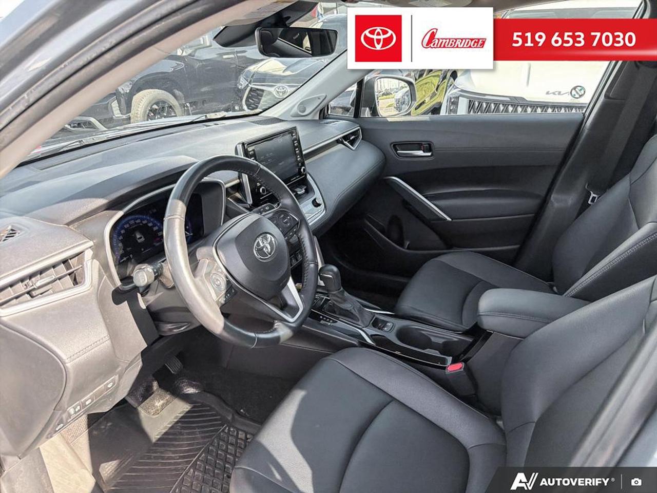 2022 Toyota Corolla Cross XLE Photo