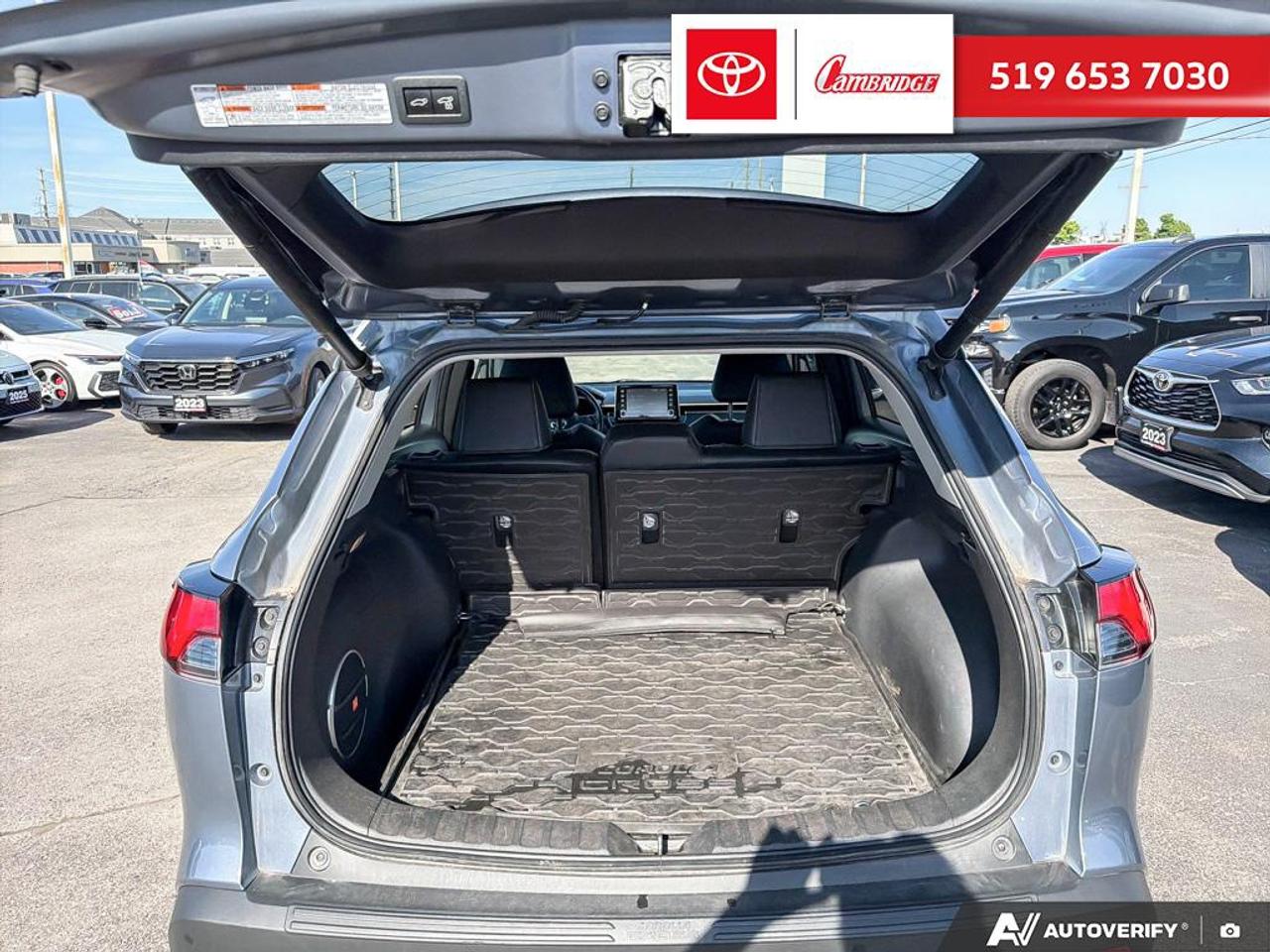 2022 Toyota Corolla Cross XLE Photo