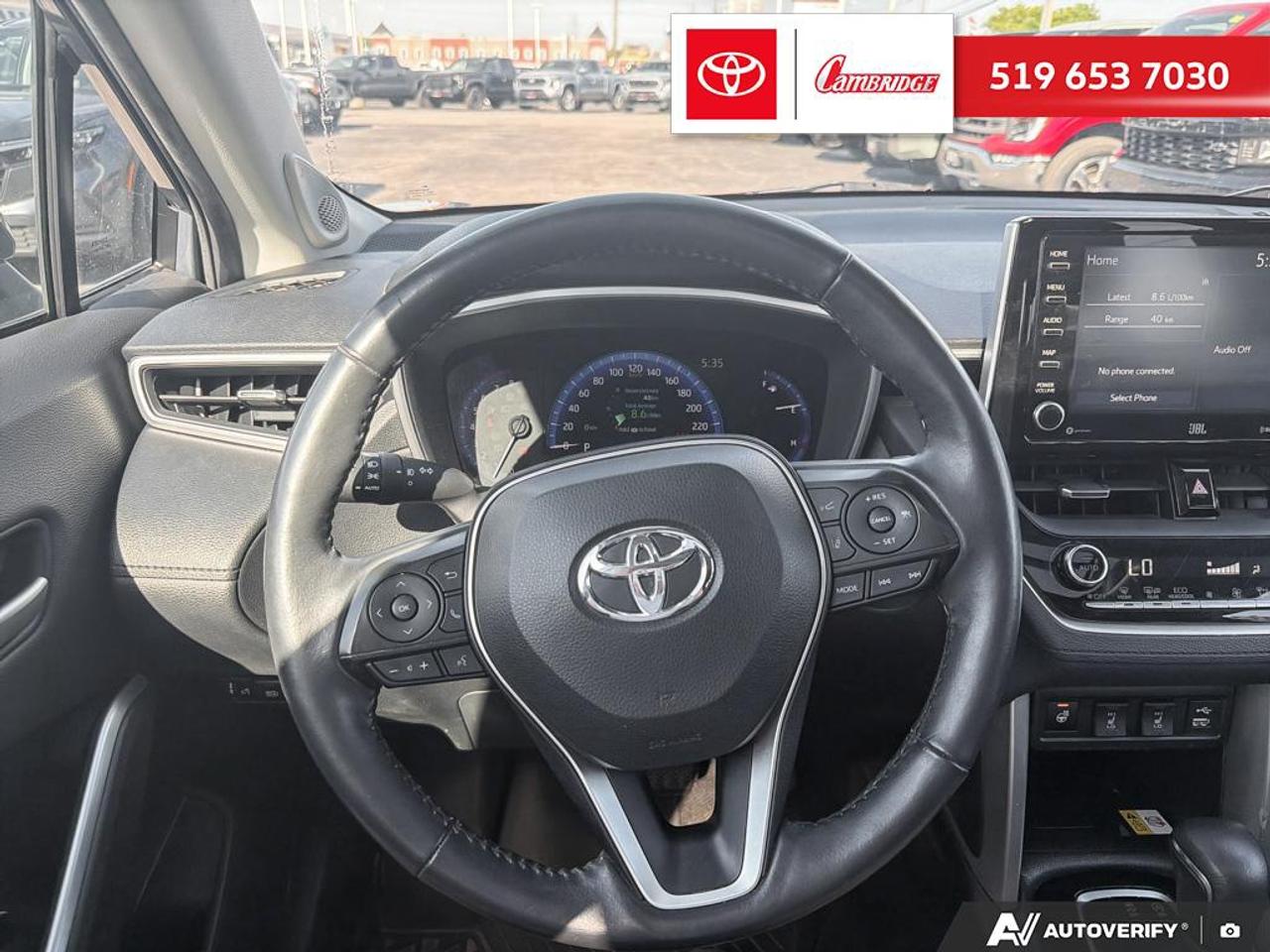 2022 Toyota Corolla Cross XLE Photo