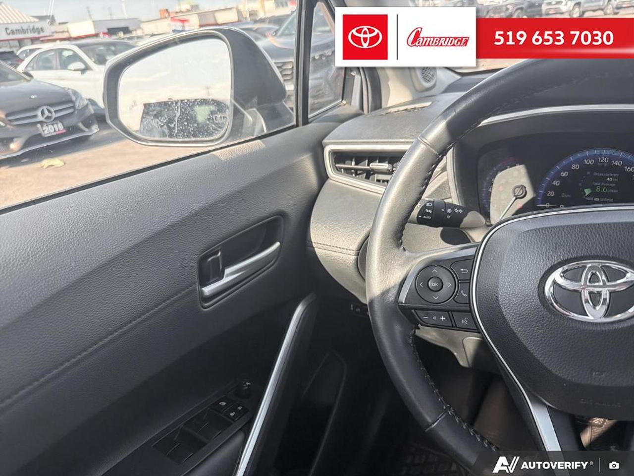 2022 Toyota Corolla Cross XLE Photo