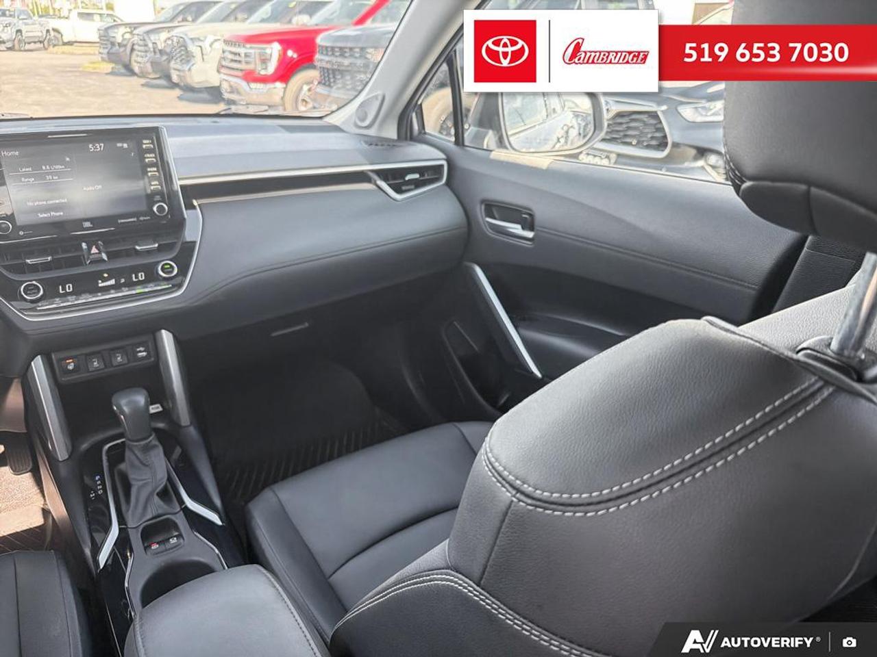 2022 Toyota Corolla Cross XLE Photo