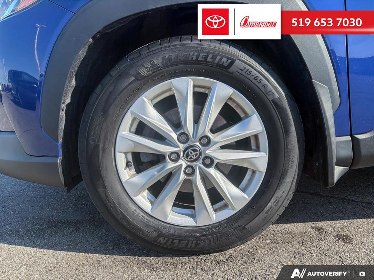 2022 Toyota Corolla Cross LE Photo