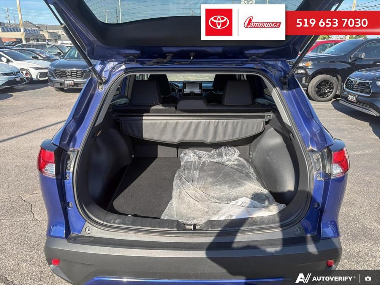 2022 Toyota Corolla Cross LE Photo