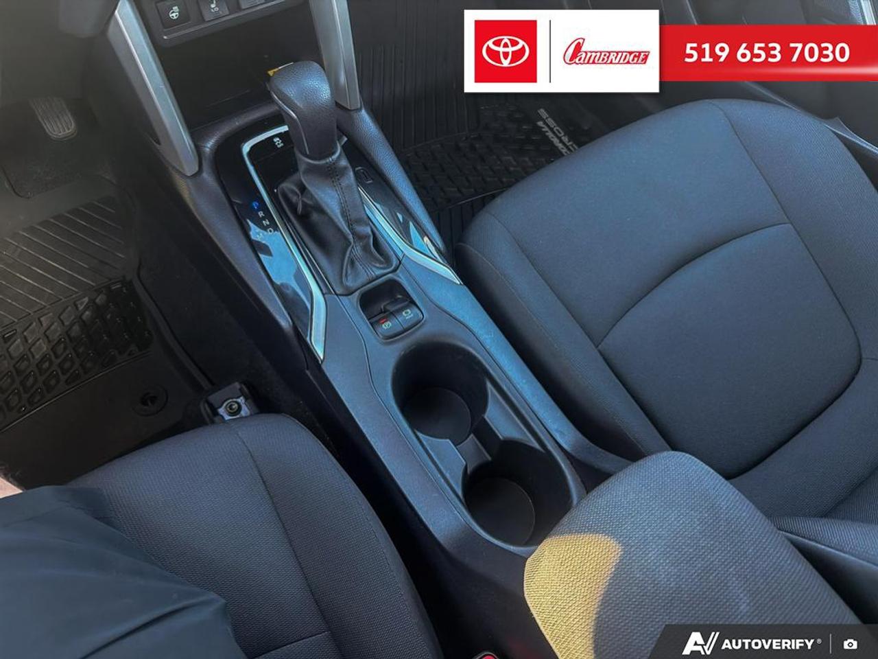 2022 Toyota Corolla Cross LE Photo