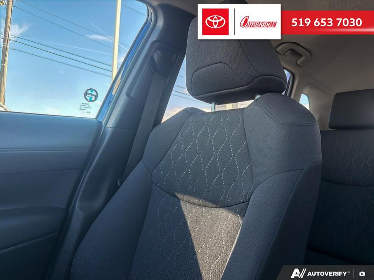 2022 Toyota Corolla Cross LE Photo
