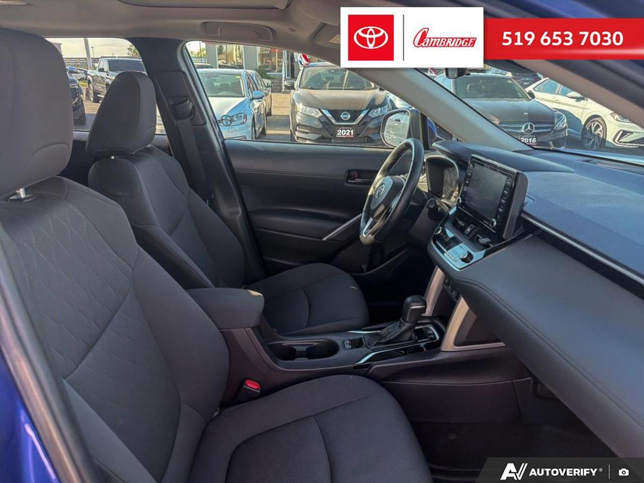 2022 Toyota Corolla Cross LE Photo