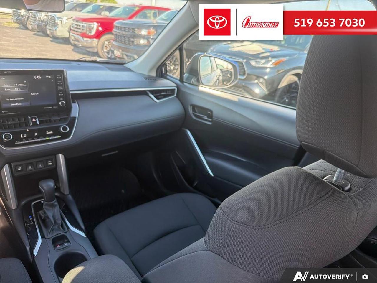 2022 Toyota Corolla Cross LE Photo