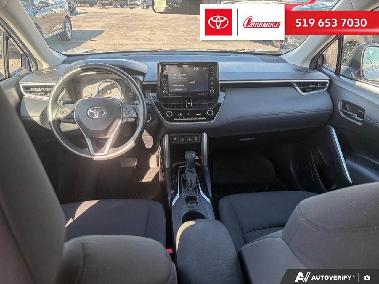 2022 Toyota Corolla Cross LE Photo