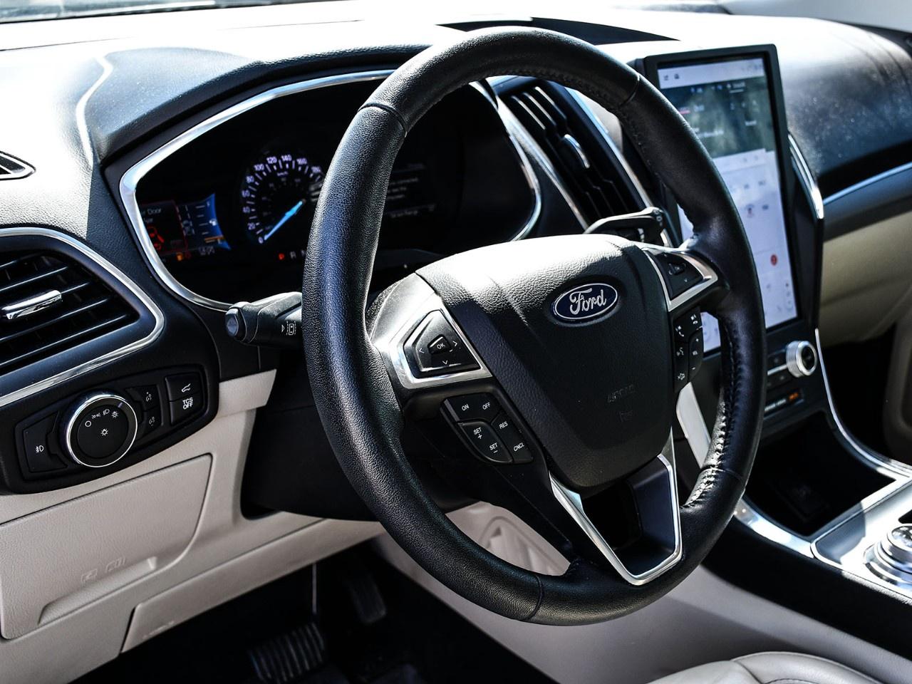2021 Ford Edge Titanium AWD Photo