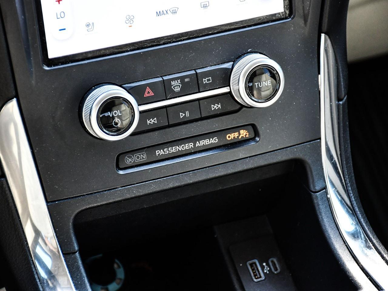 2021 Ford Edge Titanium AWD Photo