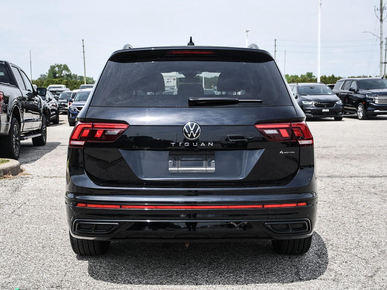 2024 Volkswagen Tiguan Comfortline R-Line Black Edition R-LINE | SUNROOF | HTD SEATS | REMOTE START Photo