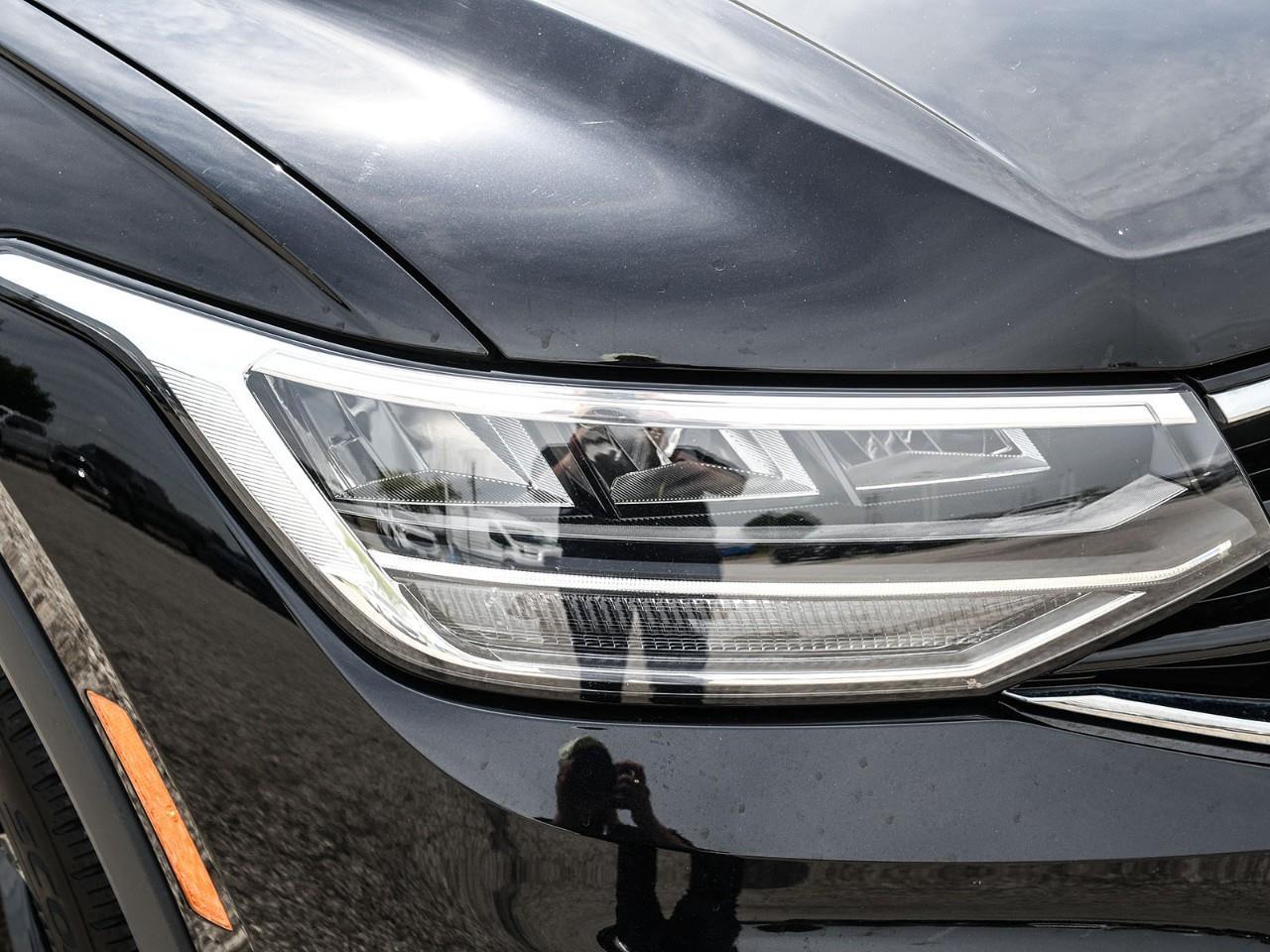 2024 Volkswagen Tiguan Comfortline R-Line Black Edition R-LINE | SUNROOF | HTD SEATS | REMOTE START Photo
