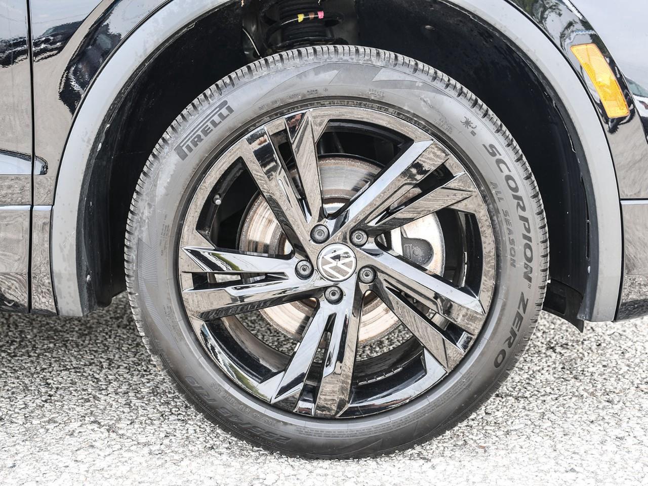 2024 Volkswagen Tiguan Comfortline R-Line Black Edition R-LINE | SUNROOF | HTD SEATS | REMOTE START Photo