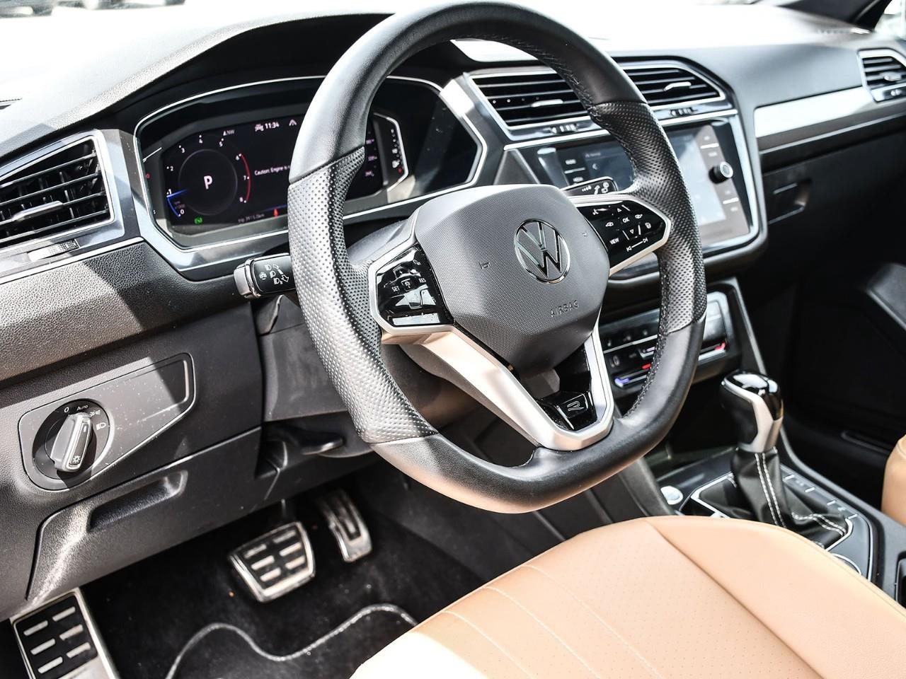 2024 Volkswagen Tiguan Comfortline R-Line Black Edition R-LINE | SUNROOF | HTD SEATS | REMOTE START Photo