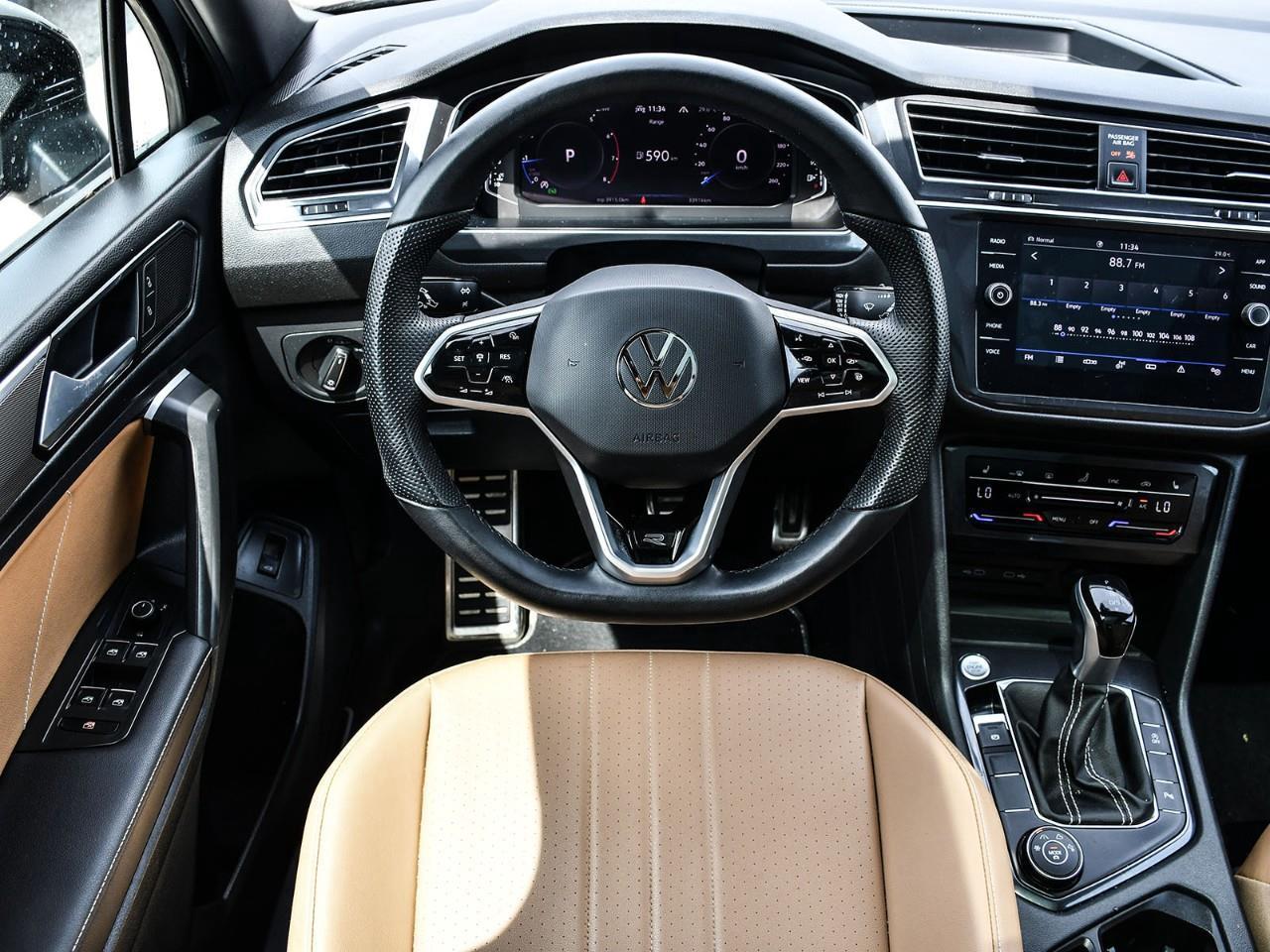 2024 Volkswagen Tiguan Comfortline R-Line Black Edition R-LINE | SUNROOF | HTD SEATS | REMOTE START Photo