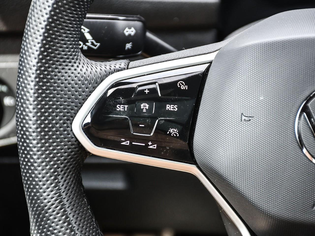 2024 Volkswagen Tiguan Comfortline R-Line Black Edition R-LINE | SUNROOF | HTD SEATS | REMOTE START Photo
