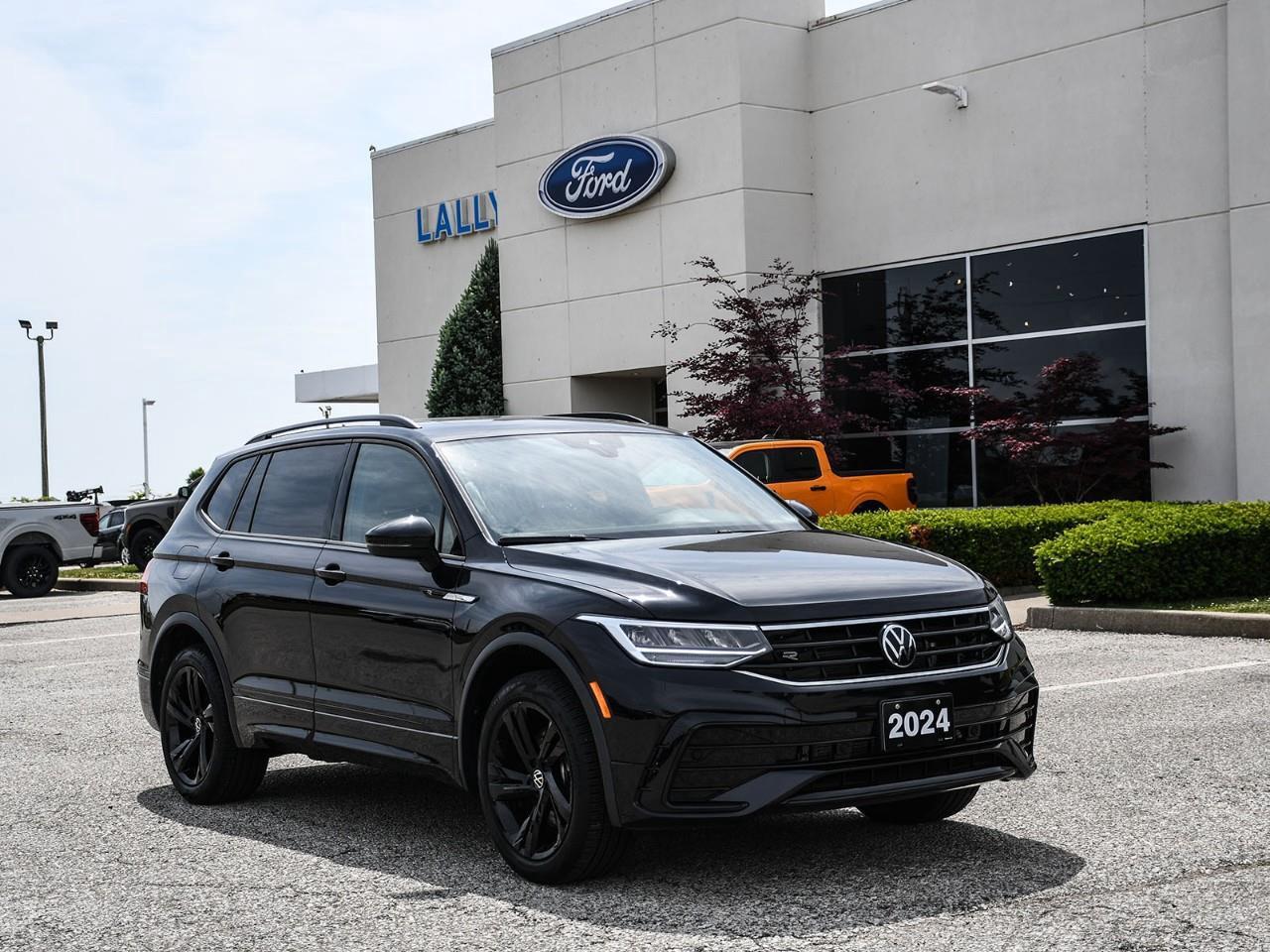 2024 Volkswagen Tiguan Comfortline R-Line Black Edition R-LINE | SUNROOF | HTD SEATS | REMOTE START Photo