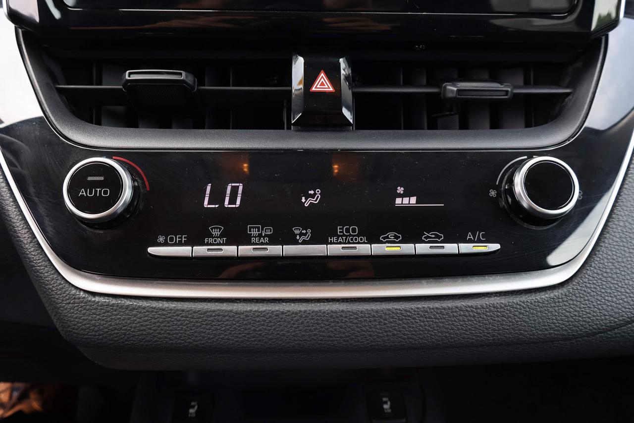 2020 Toyota Corolla LE Photo