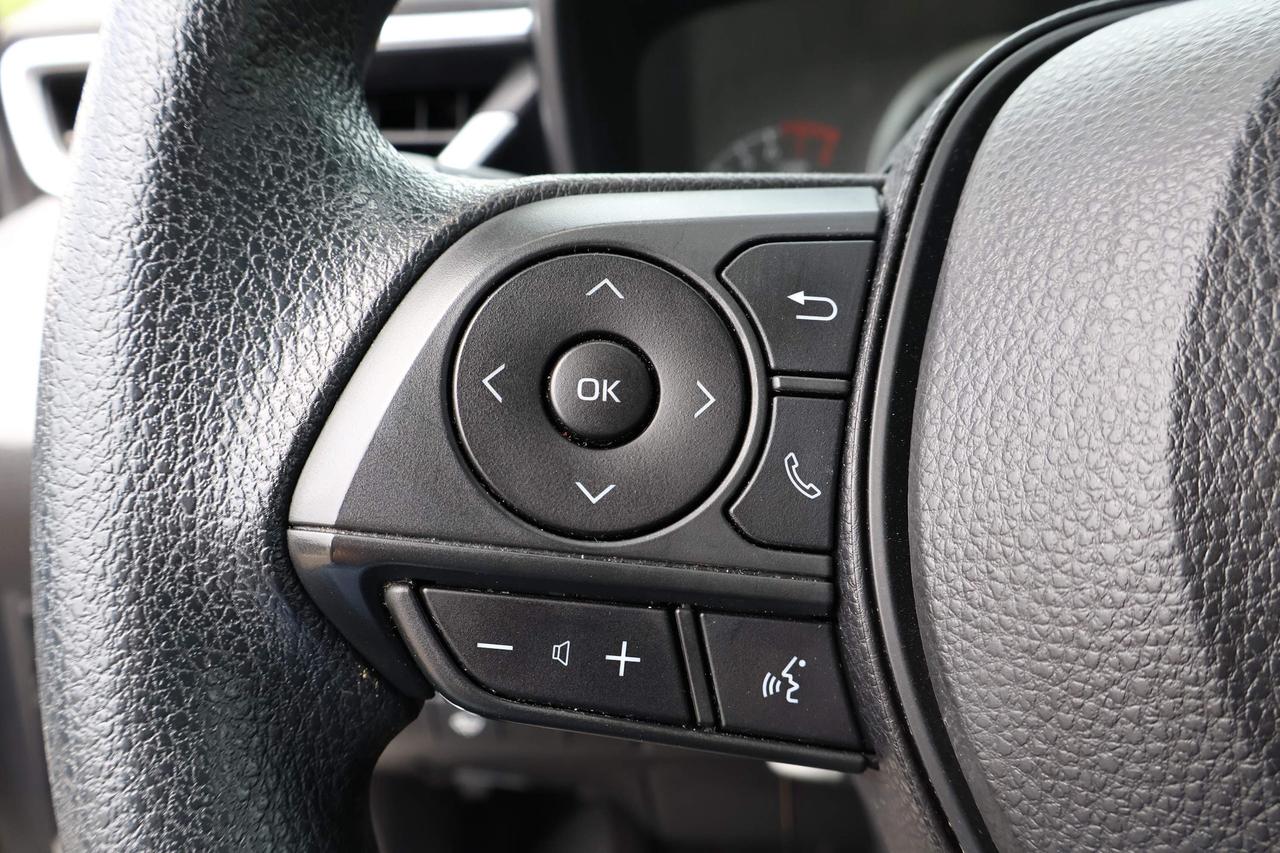 2020 Toyota Corolla LE Photo
