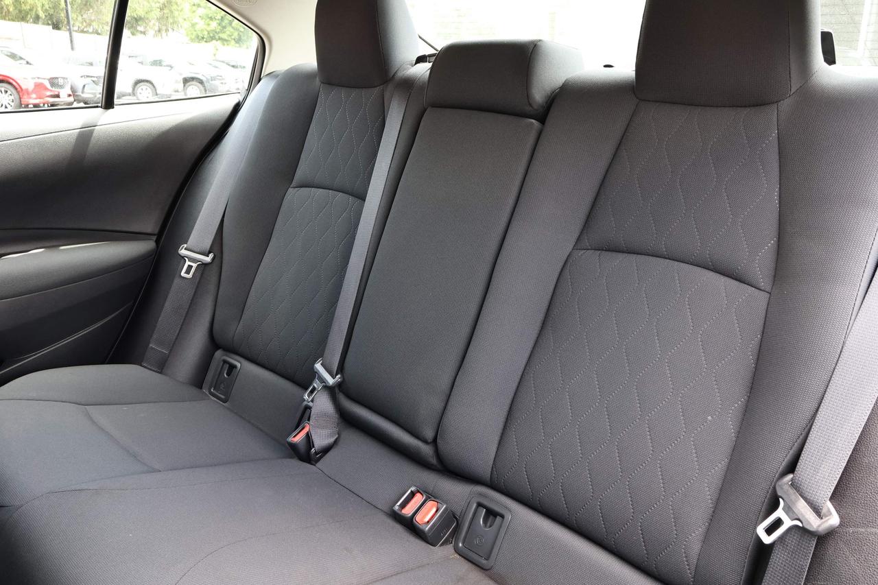 2020 Toyota Corolla LE Photo