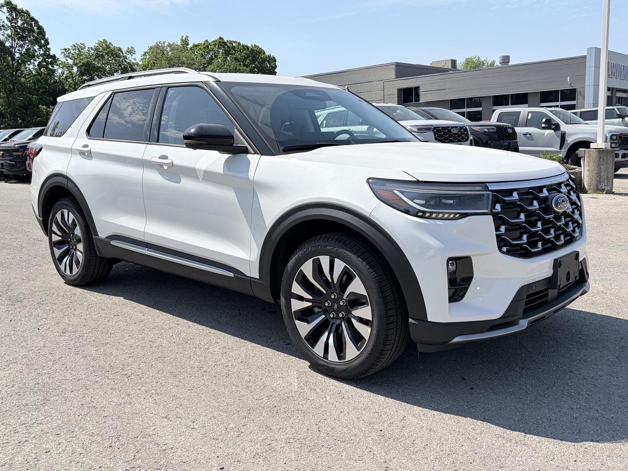 2026 Ford Explorer PLATINUM 4WD 600A Photo2