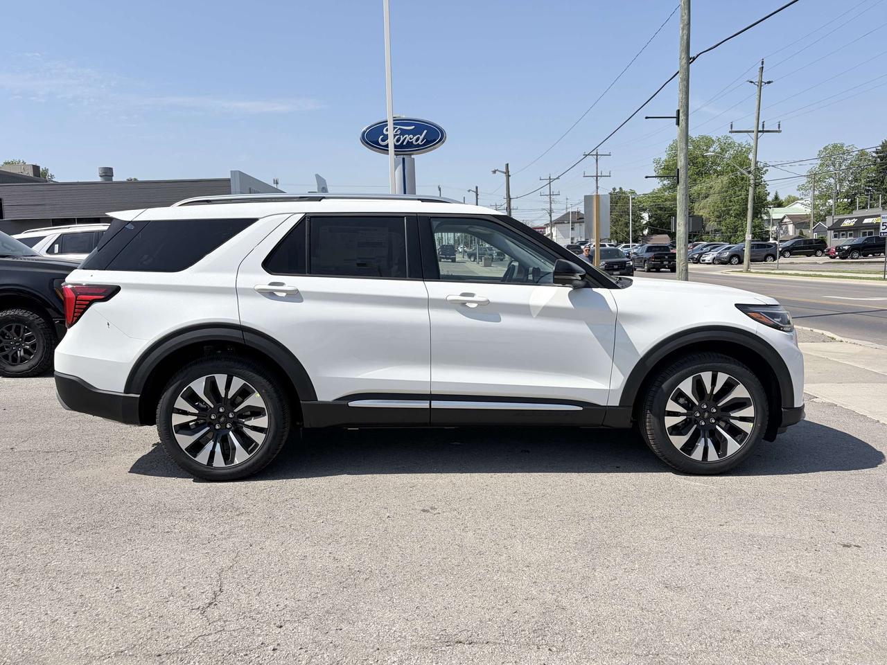 2026 Ford Explorer PLATINUM 4WD 600A Photo3