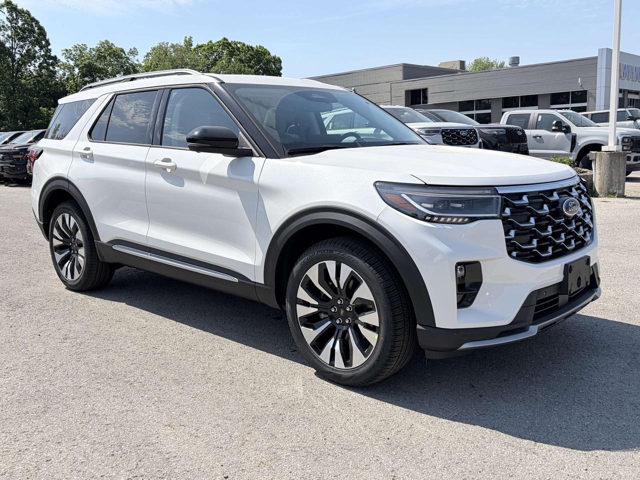 2026 Ford Explorer PLATINUM 4WD 600A Photo2