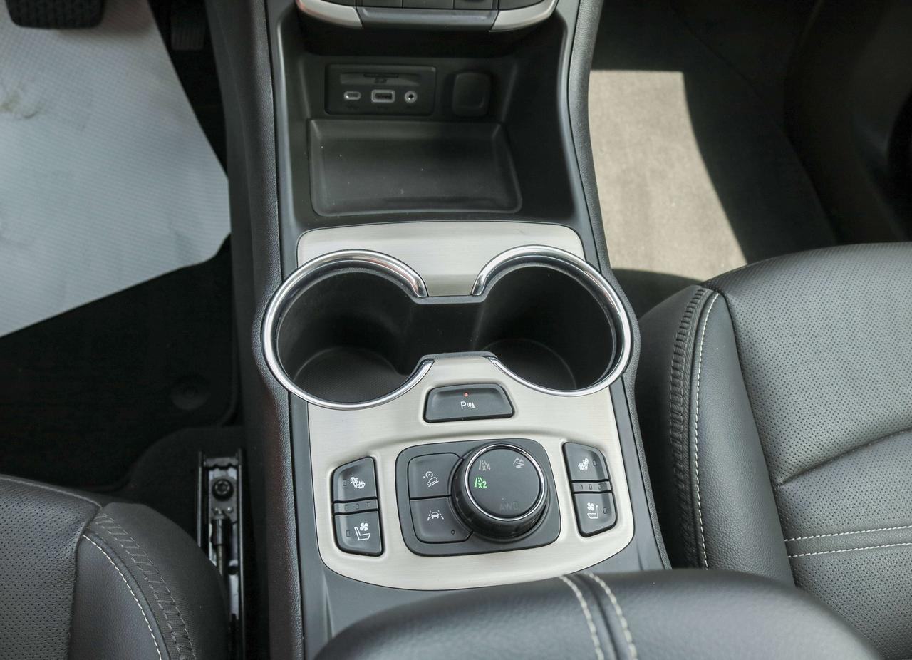 2024 GMC Terrain Denali | NAVIGATION | COOLED SEATS | REMOTE START Photo