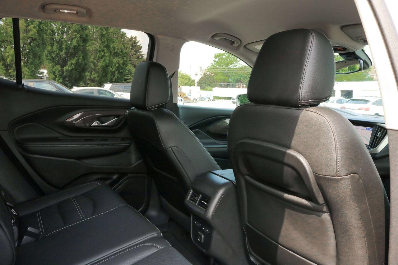 2024 GMC Terrain Denali | NAVIGATION | COOLED SEATS | REMOTE START Photo