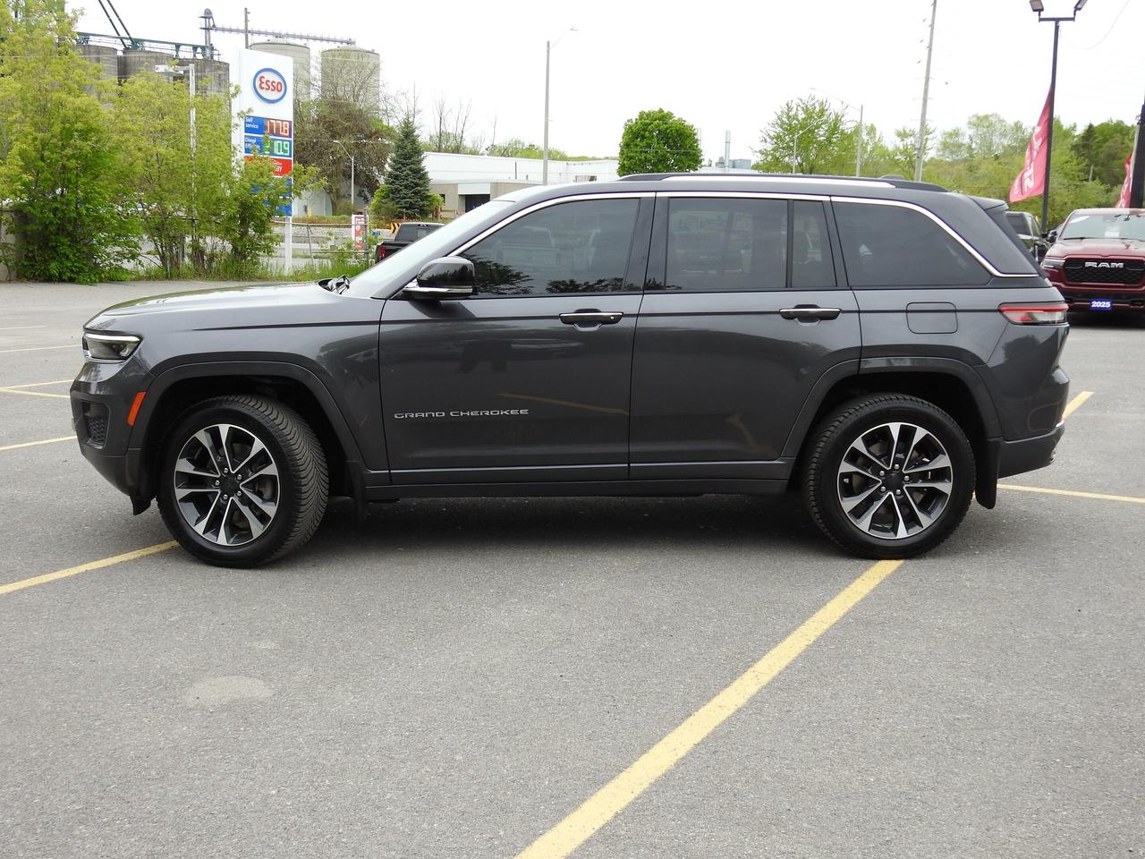 2022 Jeep Grand Cherokee OVERLAND 4x4 - 5.7 LITRE HEMI - PANOROOF Photo