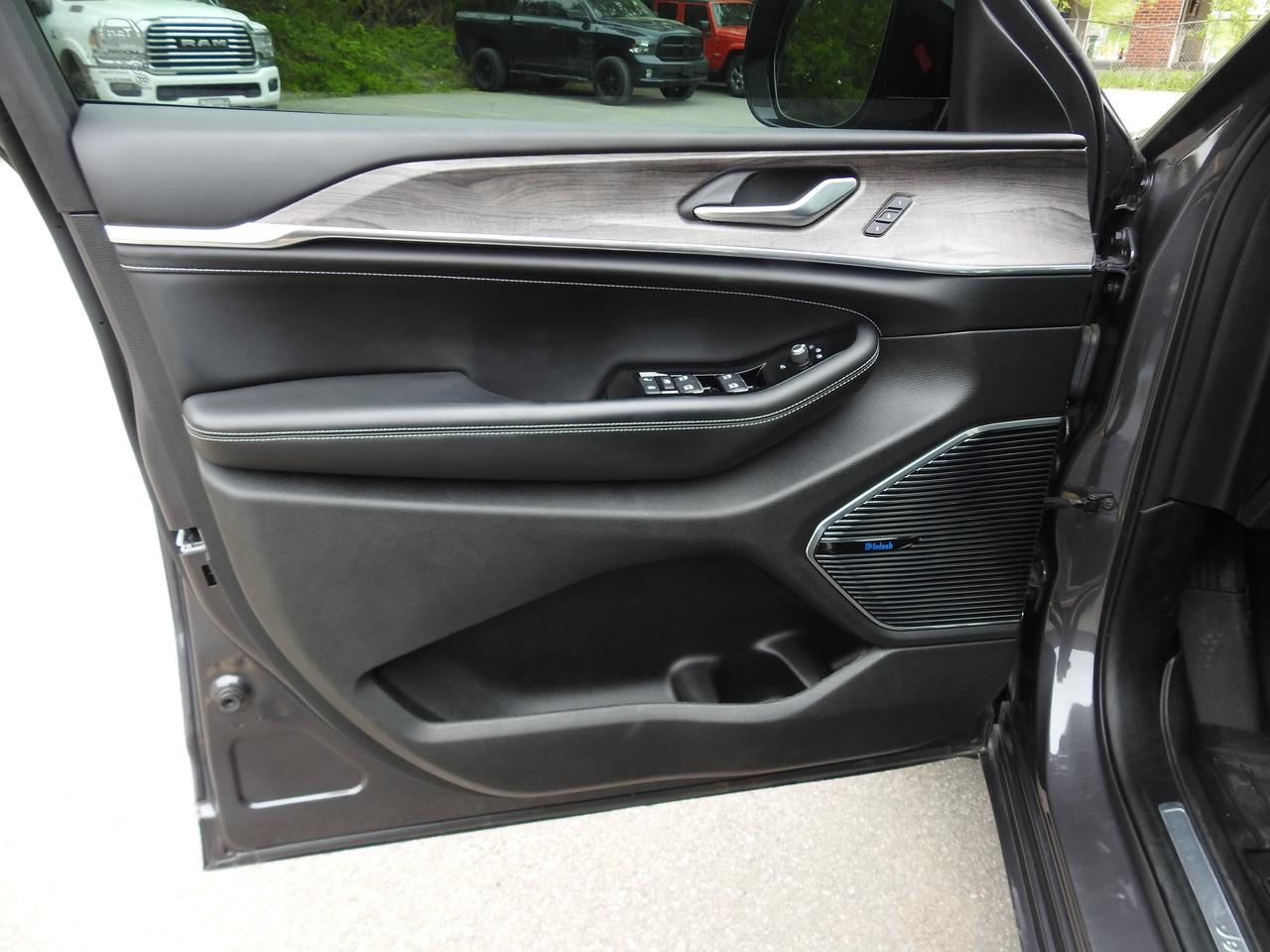2022 Jeep Grand Cherokee OVERLAND 4x4 - 5.7 LITRE HEMI - PANOROOF Photo