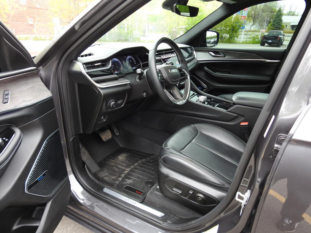 2022 Jeep Grand Cherokee OVERLAND 4x4 - 5.7 LITRE HEMI - PANOROOF Photo