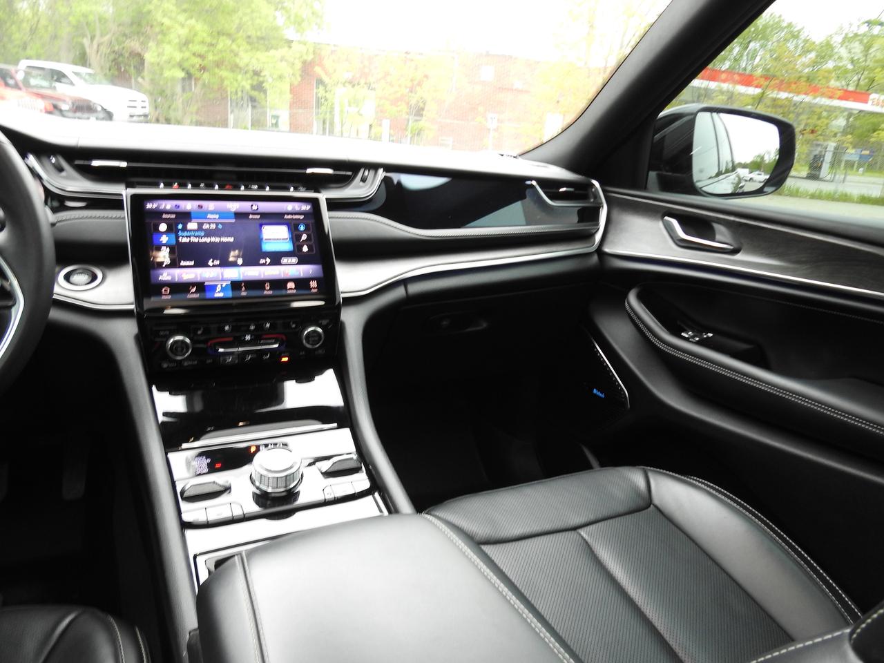 2022 Jeep Grand Cherokee OVERLAND 4x4 - 5.7 LITRE HEMI - PANOROOF Photo