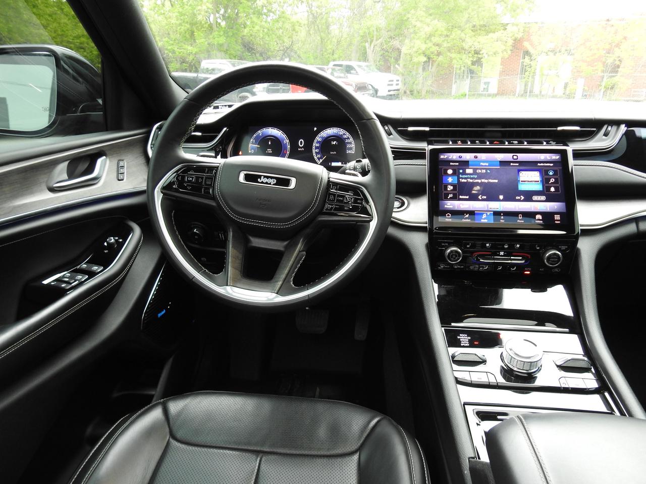 2022 Jeep Grand Cherokee OVERLAND 4x4 - 5.7 LITRE HEMI - PANOROOF Photo