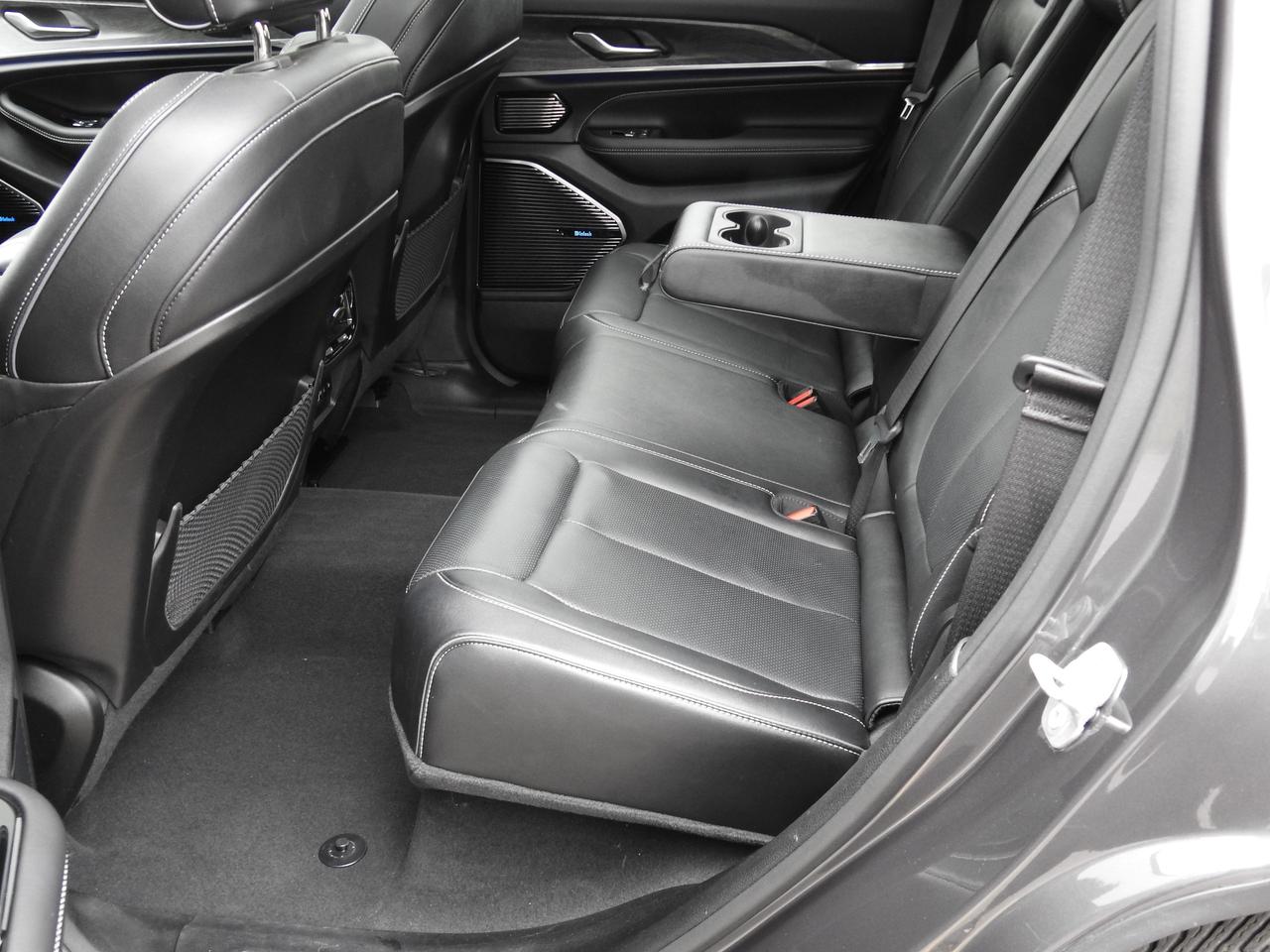 2022 Jeep Grand Cherokee OVERLAND 4x4 - 5.7 LITRE HEMI - PANOROOF Photo