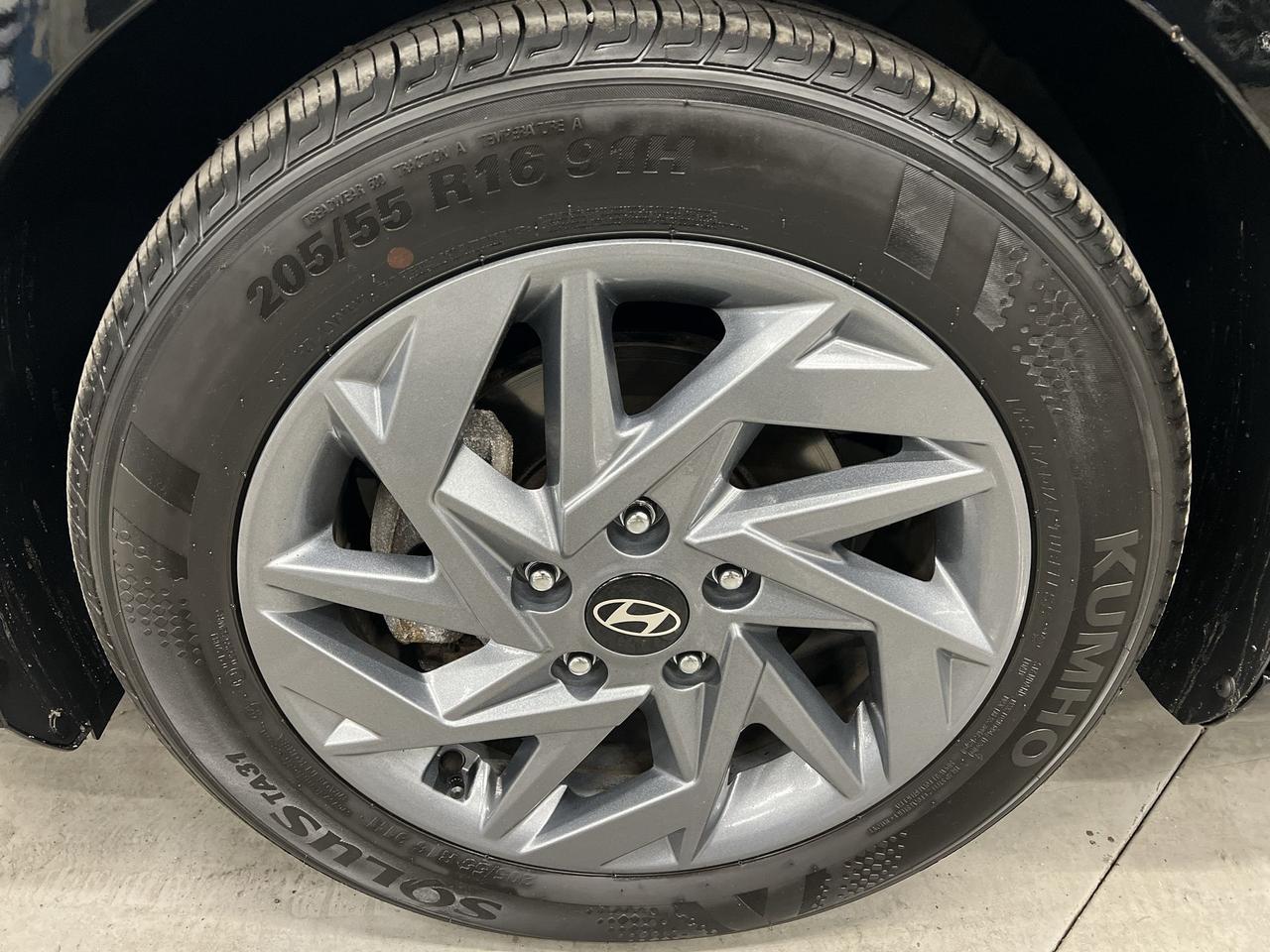2025 Hyundai Elantra PREFERRED | HTD SEATS |CARPLAY | REMOTE START |A/C Photo